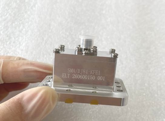 Guia de ondas para adaptador coaxial com porta de guia de ondas WR112 (BJ84） para adaptador fêmea SMA Frequência de lançamento final 6,57 GHz ~ 9,99 GHz